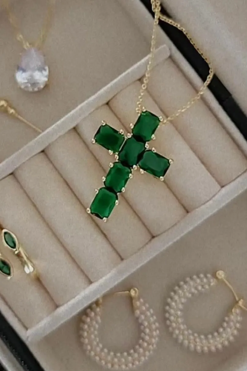 “AS SEEN ON LAINEY WILSON”!! Emerald Stone 18k Gold Plated Cross Pendant Necklace