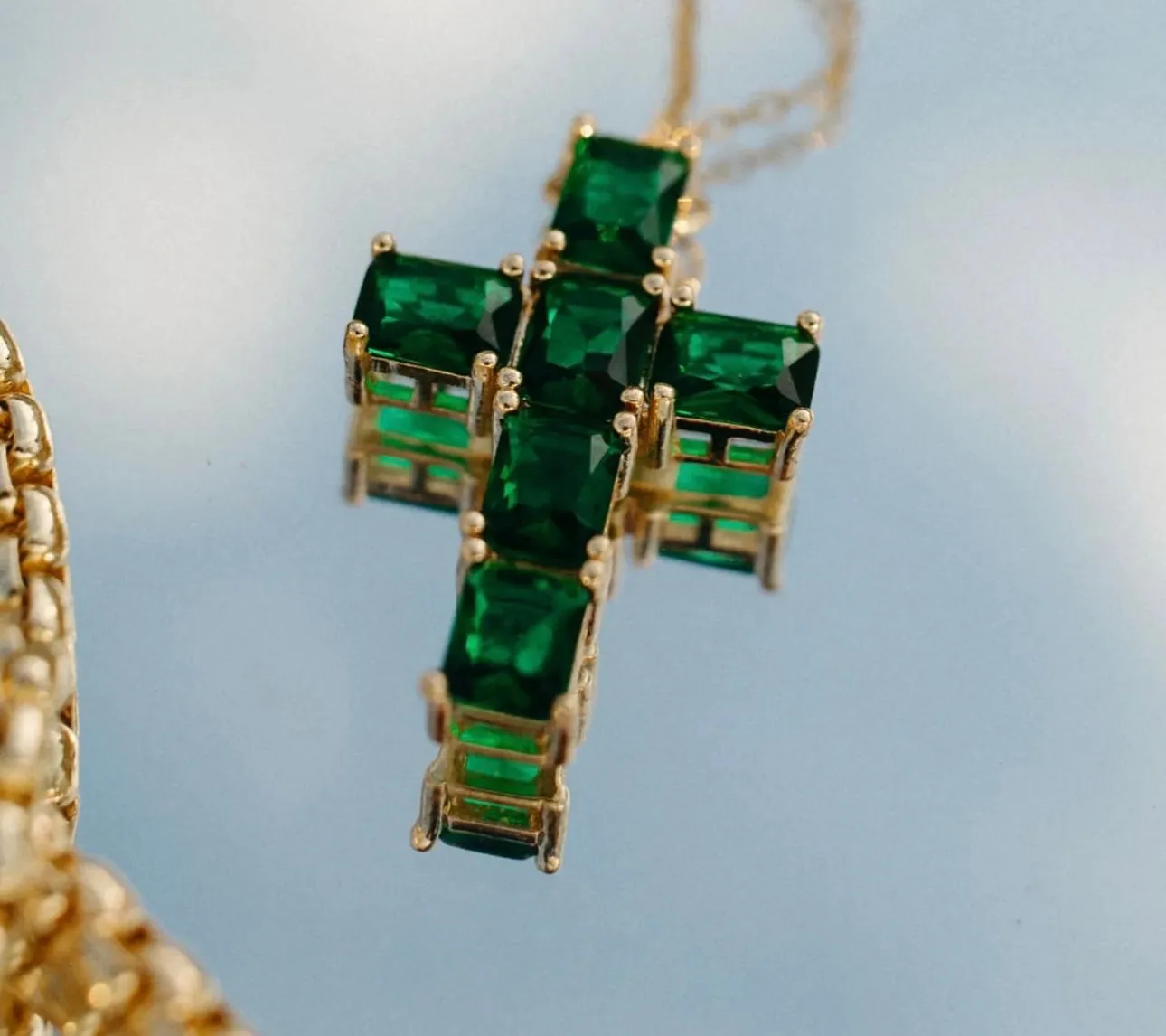 “AS SEEN ON LAINEY WILSON”!! Emerald Stone 18k Gold Plated Cross Pendant Necklace