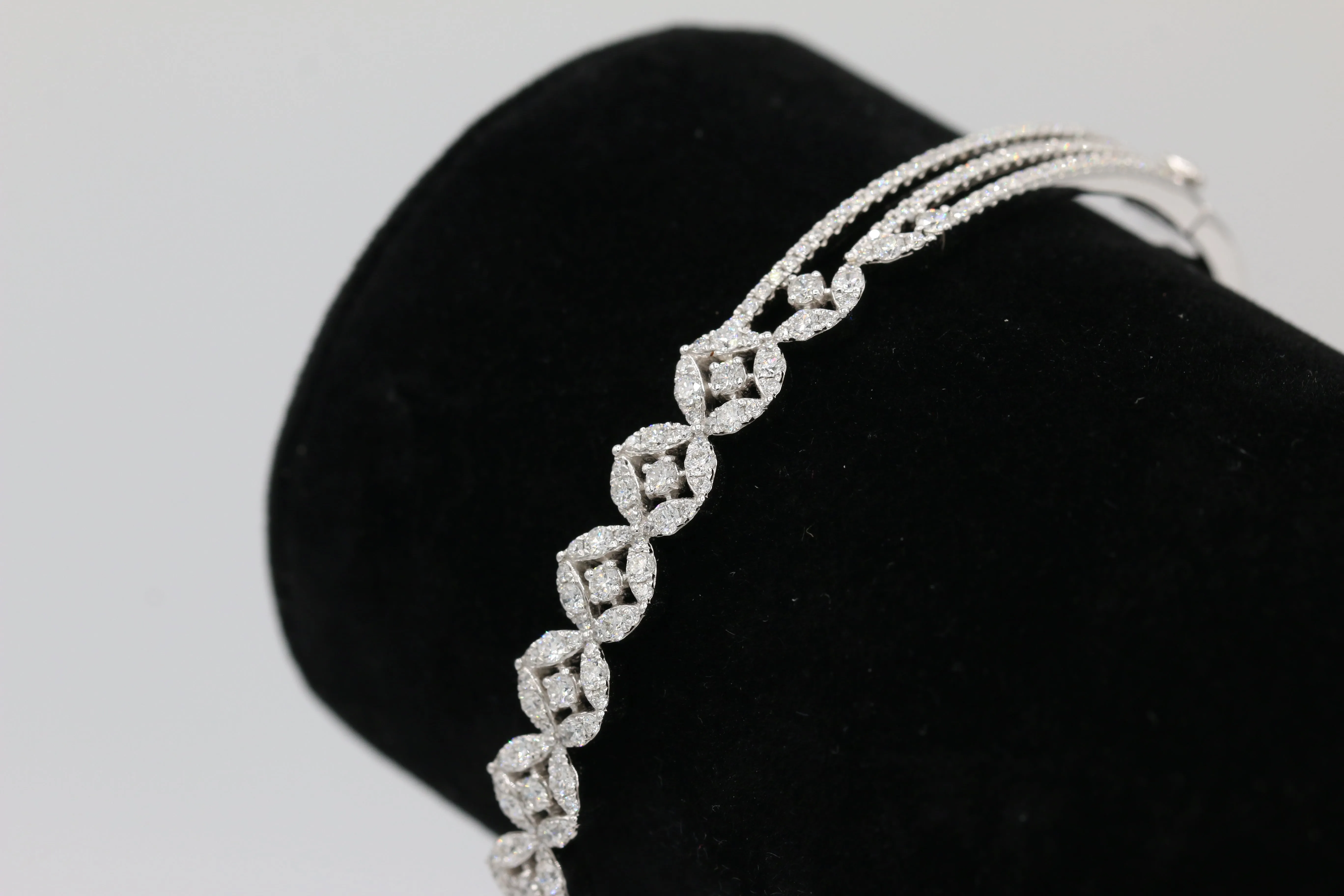 Assymetrical Diamond Bracelet in 14KT White Gold ( 1.71ct tw dia )