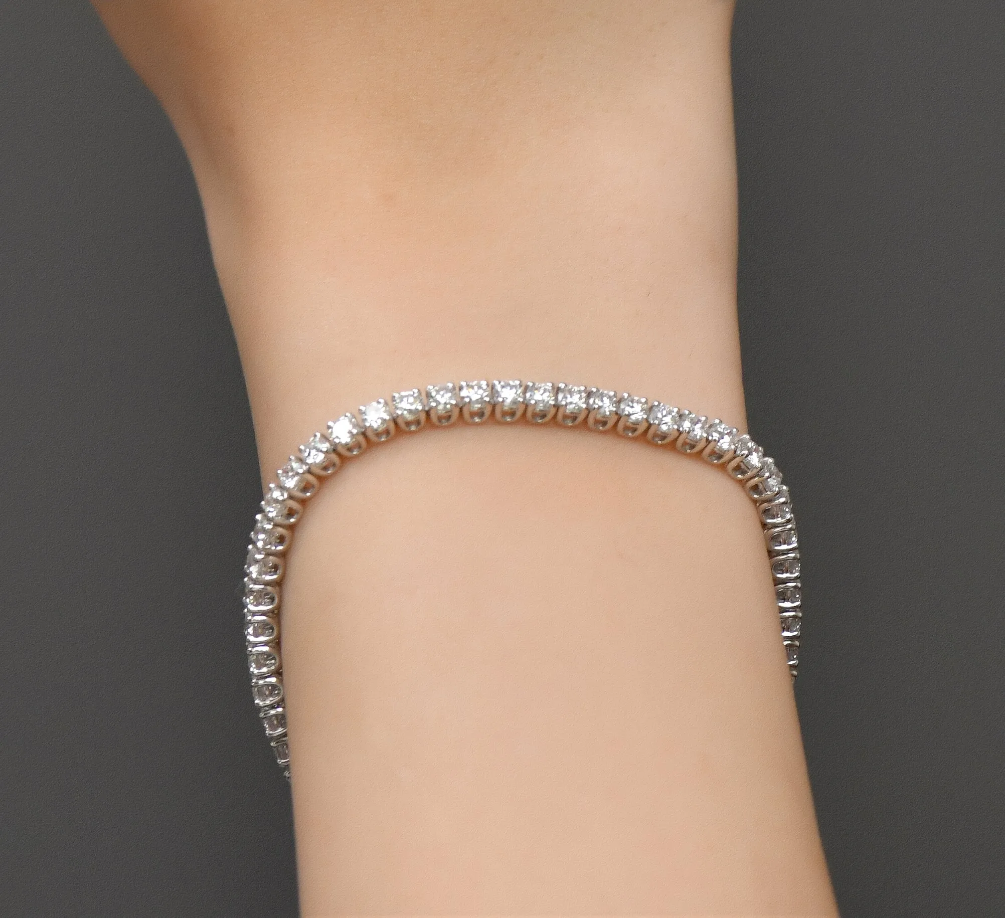 Dazzling Diamond  Bracelet 13.73 carats TW