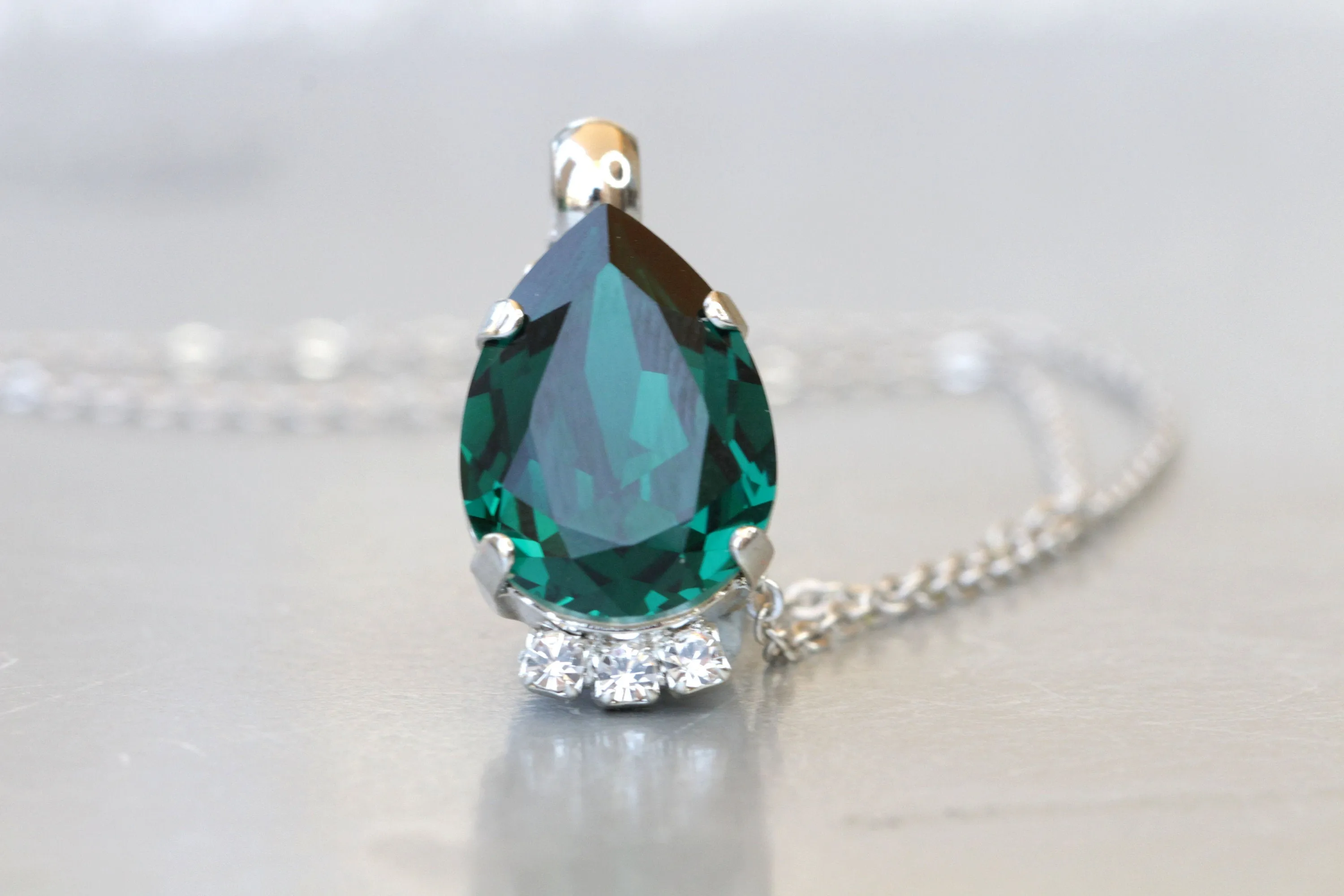 EMERALD TEARDROP NECKLACE