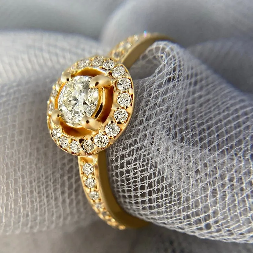 Fabulous 0.70 CT Round Cut Diamond Engagement Ring in 14KT Yellow Gold