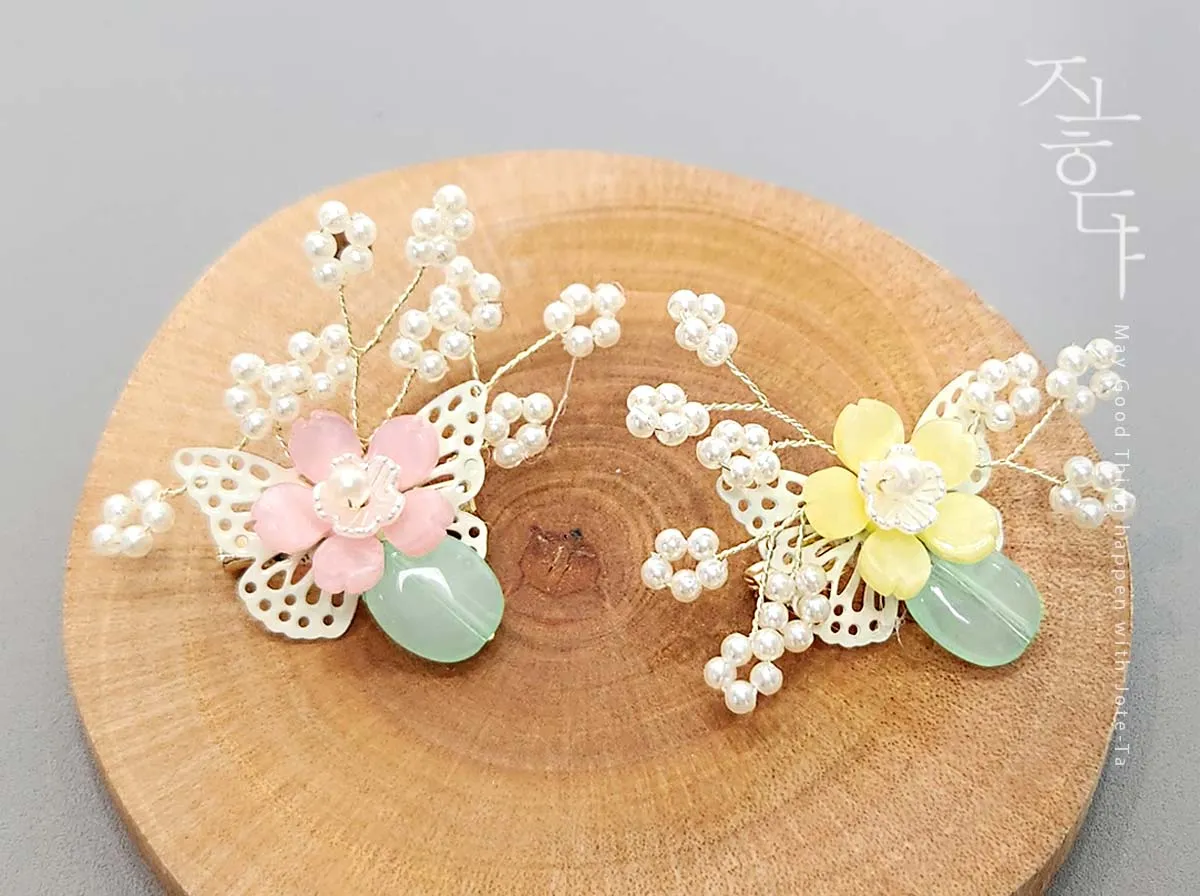 Flower on Butterfly Brooch (2 Colors)