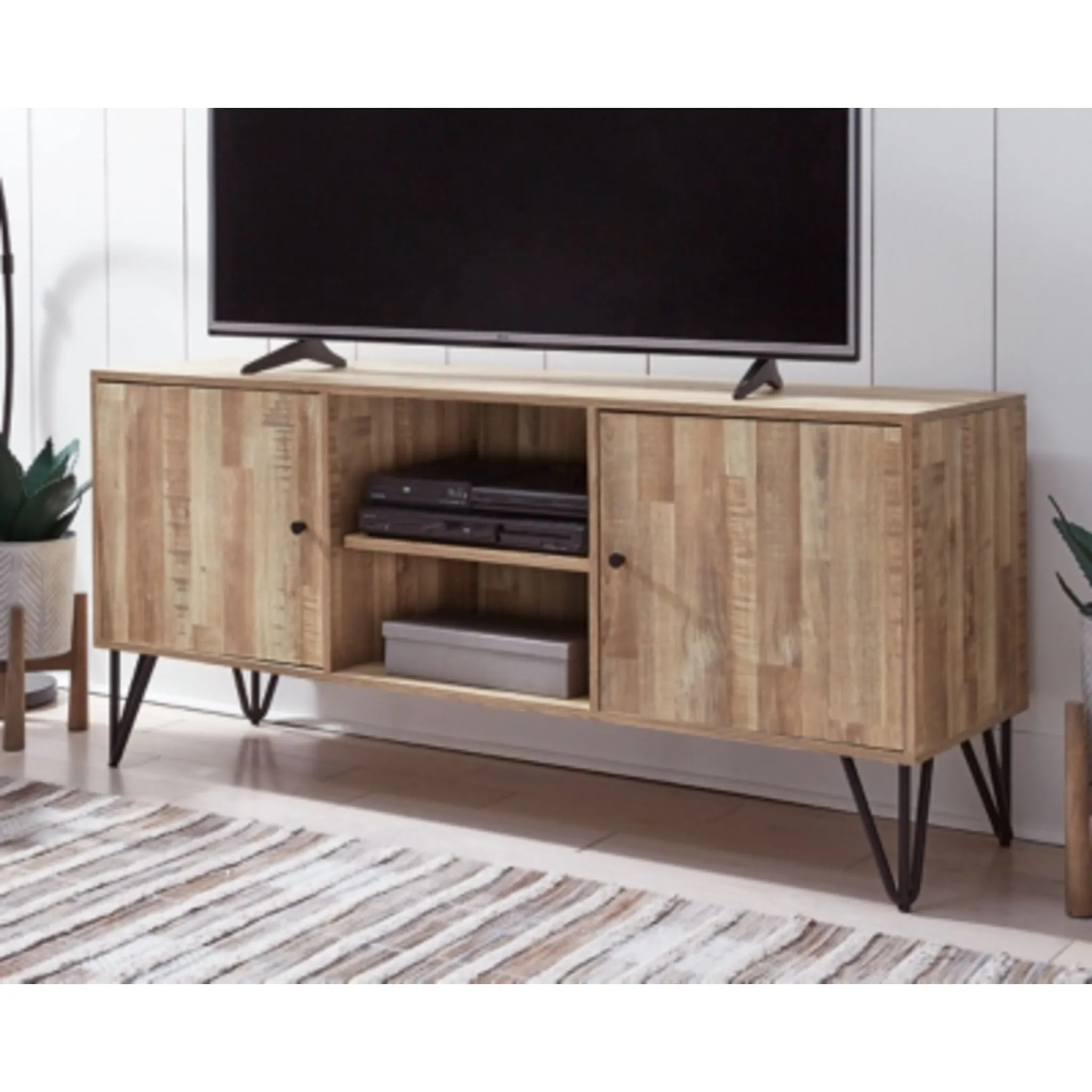 Gerdanet TV Stand