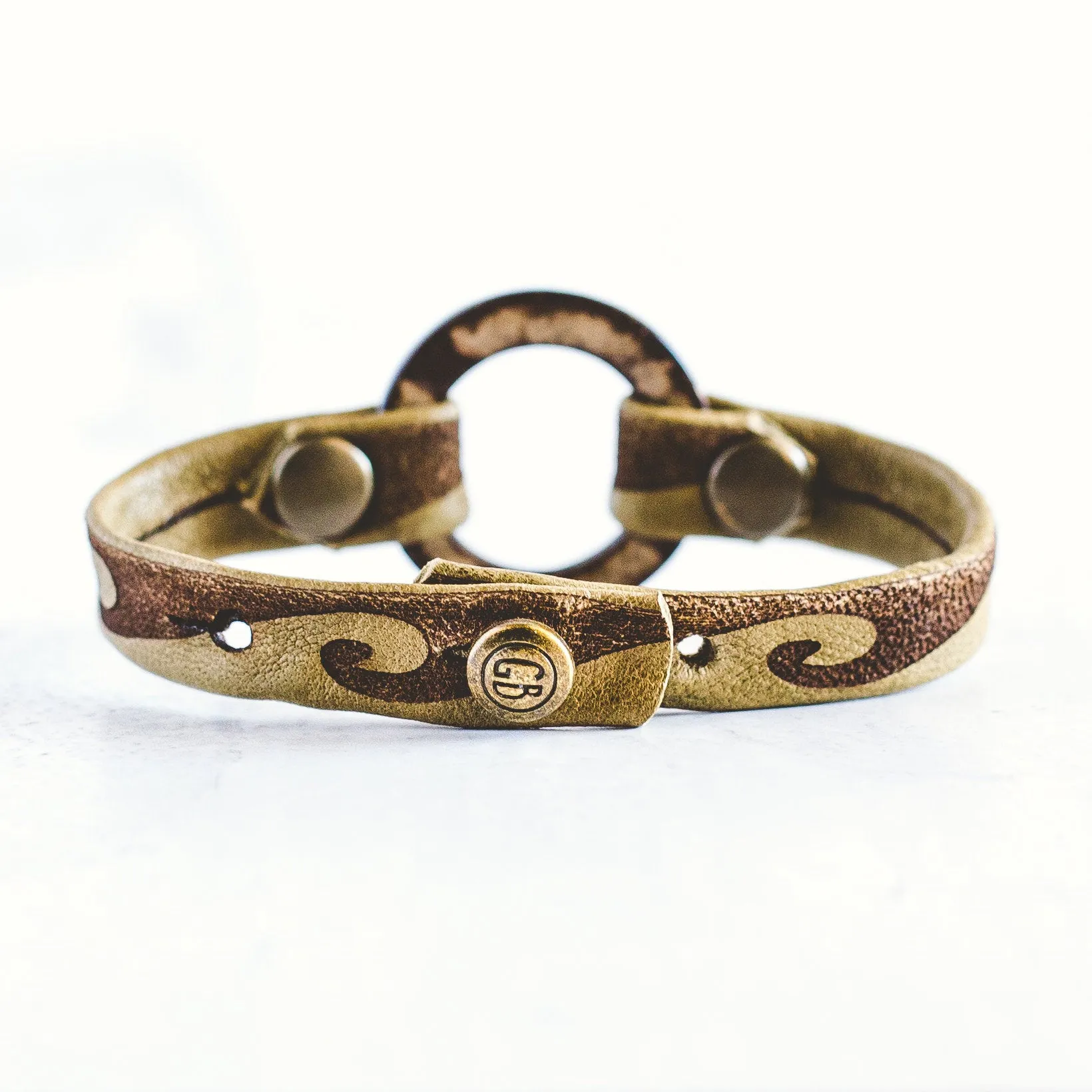 Men's Hawaiian Wave Circle of Love Bracelet - Antique Brass