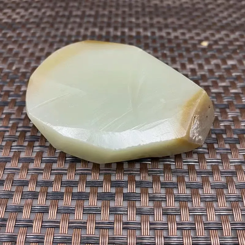 Natural Hetian Jade Rough Nephrite Raw (105g,6.3X4.7X1.8cm)