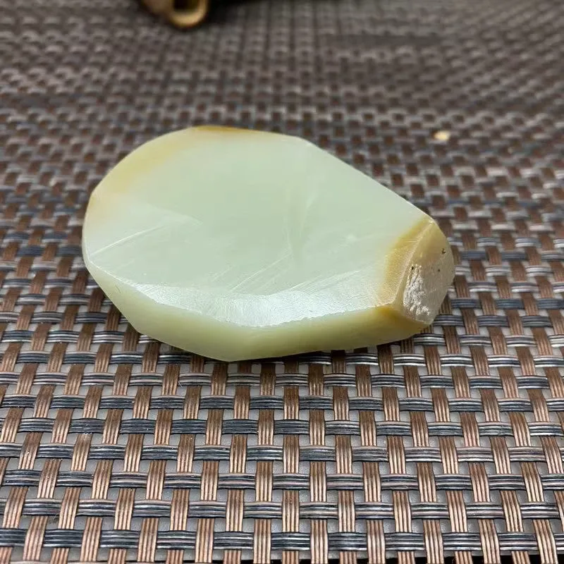 Natural Hetian Jade Rough Nephrite Raw (105g,6.3X4.7X1.8cm)