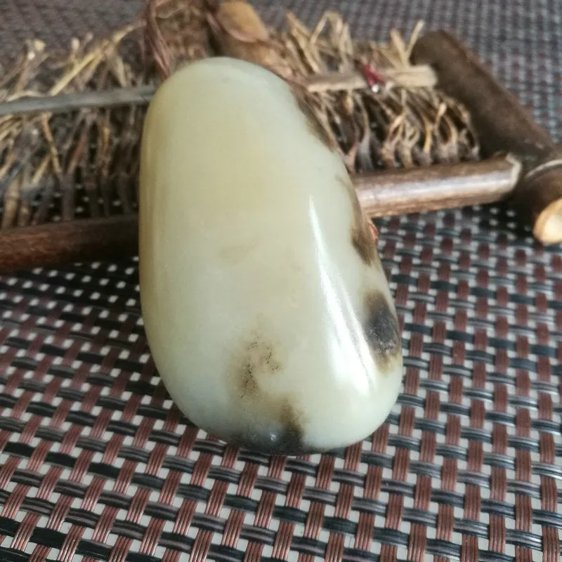 Natural Hetian Jade Rough Nephrite Raw (126g, 6.8X4X2.7cm)