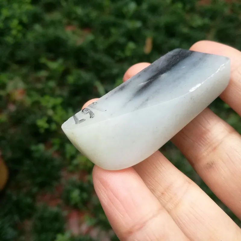 Natural Hetian Jade Rough Nephrite Raw (29g, 4.9X2.2X1cm)