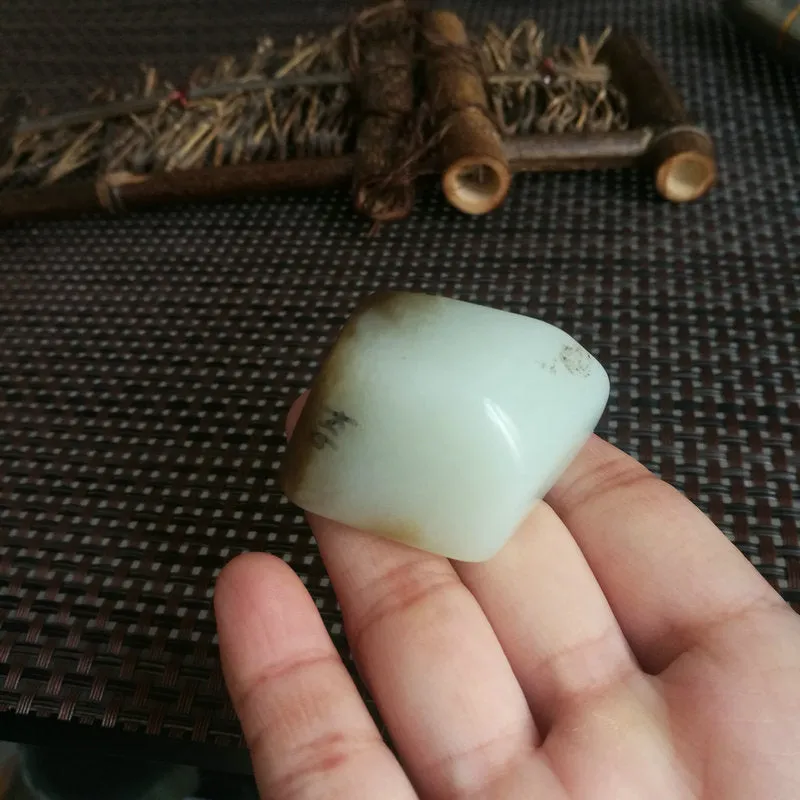 Natural Hetian Jade Rough Nephrite Raw (53g, 3.7X2.7X2.4cm)