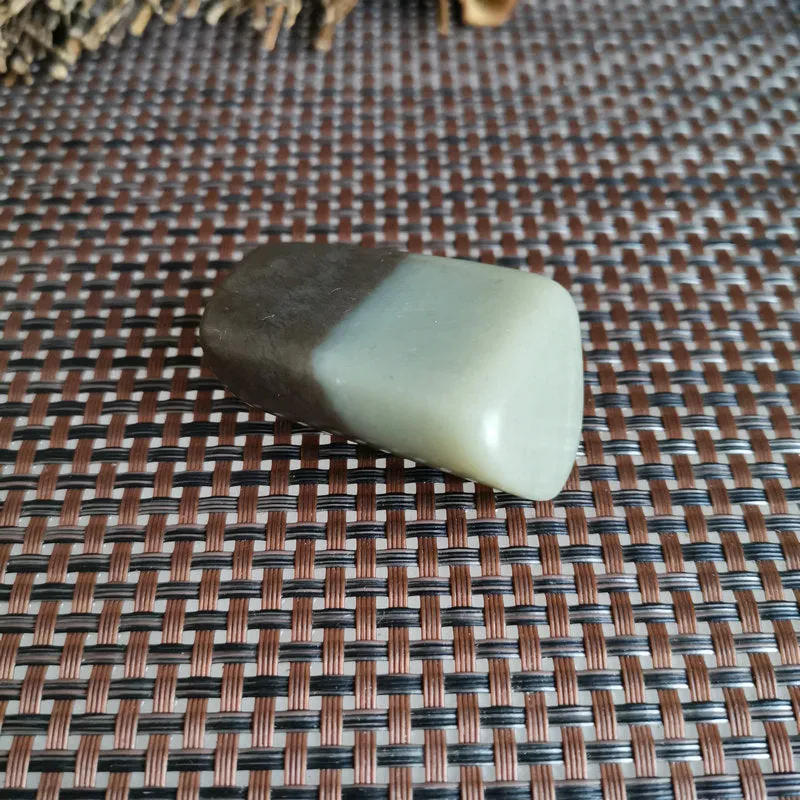 Natural Hetian Jade Rough Nephrite Raw (66g, 4.8X3X1.9cm)