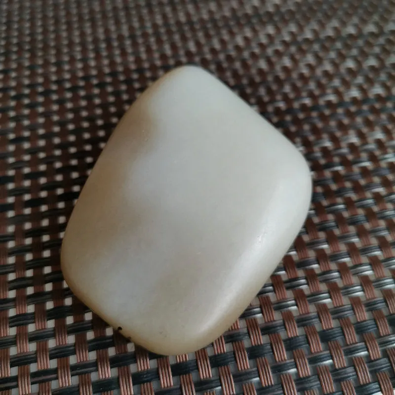 Natural Hetian Jade Rough Nephrite Raw (97g,5.6X4.6X1.9cm)