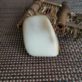 Natural Hetian Jade Rough Nephrite Raw (97g,5.6X4.6X1.9cm)