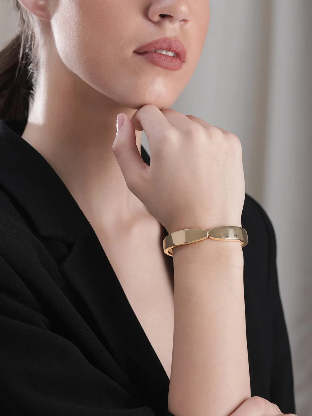 Rubans Voguish Gold plated minimal Open Bracelet